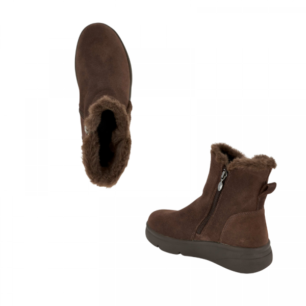 Calzado Scholl modelo Zematt Zip en color marrón.