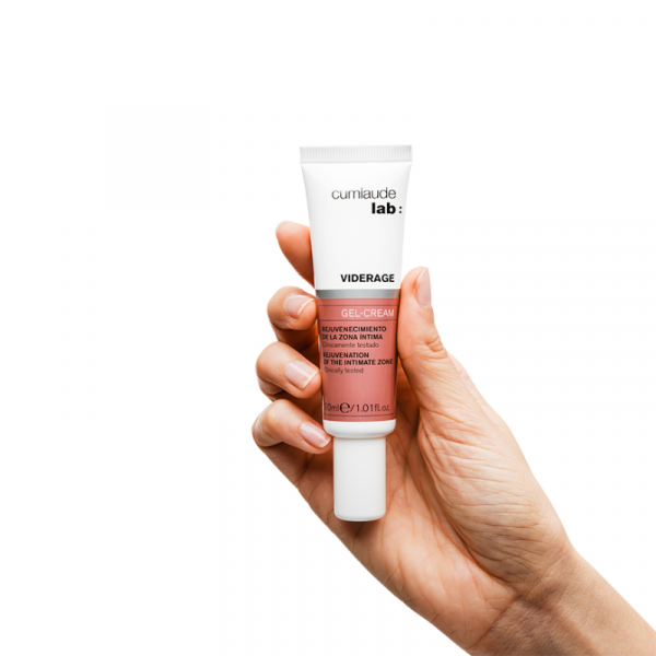Gel - crema Indicado para el envejecimiento y la pérdida de tono de la zona genital externa y de la zona vulvo-perineal femenina durante el periodo pre y posmenopausia y en el posparto. Ideal también como coadyuvante en el tratamiento posquirúrgico de rejuvenecimiento genital.