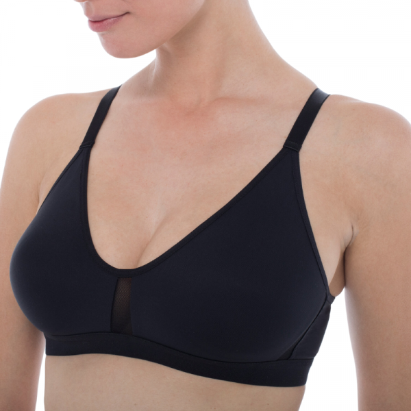 Sujetador Mamoplastia Deportivo Crisvi diseñado para procesos posoperatorios de mamoplastias de aumento y/o mastopexia. Sujetador preformado con doble capa de tejido en la copa. Posibilidad de obtener el efecto de tirantes cruzados en la espalda, lo que aporta una mayor presión sobre la zona intervenida.