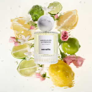 Merveolleuses Différences de Sensilis es una eau de toilette floral fresca y cítrica con toques de frutas cítricas como la bergamota, el limón o la naranja junto a un bouquet de jazmín y rosa búlgara. Contiene 100ml