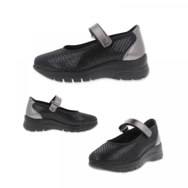 ZAPATO SEÑORA TIPO MERCEDITAS PARA PIE DIABÉTICO Y ANCHOS MARY JANE NEGRO fabricado en licra adaptable y piel vacuno. Ajuste tira de cuero adhesiva tipo velcro, que permite ajustar la apertura del zapato al usuario dependiendo del ancho de su pie. Apto para adaptar plantillas a medida, horma extra-ancha. Indicado para mujeres que precisan un calzado cómodo, amplio y adaptable. Las costuras internas están protegidas, evitando rozaduras y protegiendo los pies más sensibles y delicados.