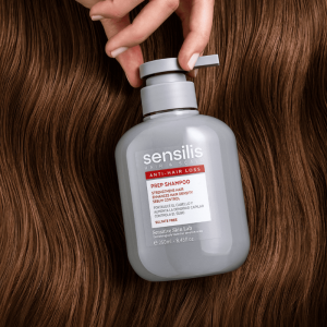 Prep Shampoo Sensilis Hair & Scalp diseñado para mujeres preocupadas por el envejecimiento capilar, que sienten que su pelo cada vez está más fino, con menor cantidad, calidad y volumen